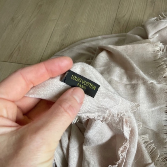Authentic Louis Vuitton vintage scarf - Picture 8 of 15